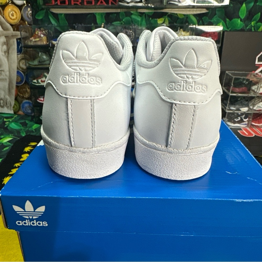 Adidas Superstar Foundation Triple White Size 4Y/5W  NIB - Picture 4 of 6